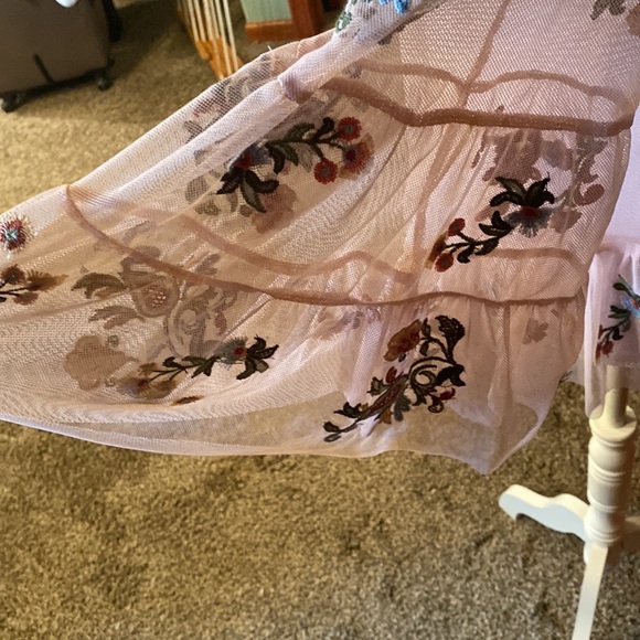 Democracy Embroidered Floral Blouse - Picture 5 of 7